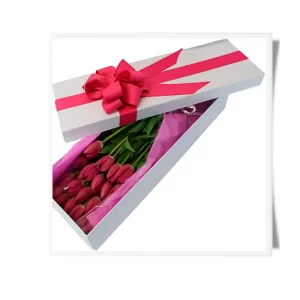 caja de tulipanes rojas